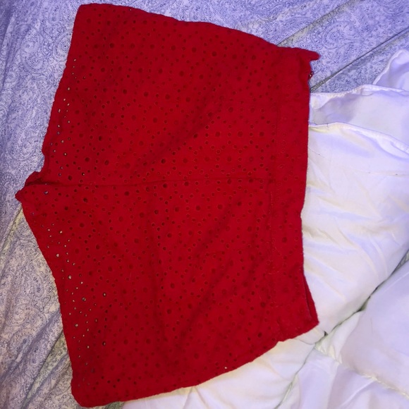 Red dotted design shorts - Picture 2 of 2